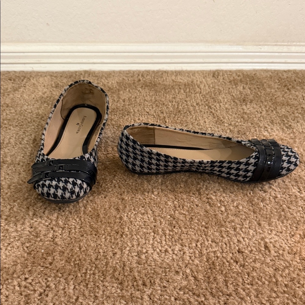 Faded Glory Black and White Houndstooth Flats